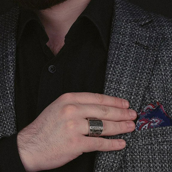 خاتم فضة رجالي 925 مرصع بحجر الزركون بتصميم عصري فاخر - متجر المارشال للخواتم الرجالية 3